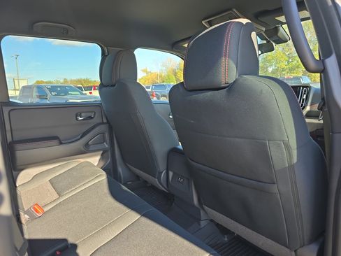 Used 2025 Nissan Frontier PRO-4X image 17