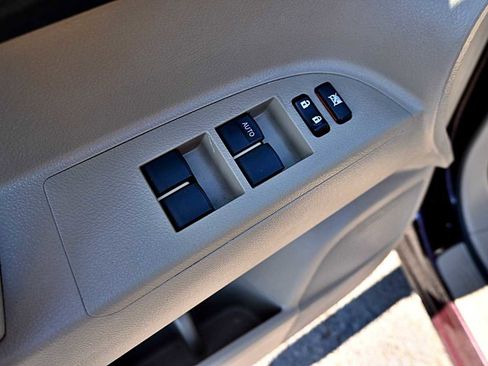 Used 2013 Toyota Highlander FWD image 16