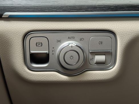 Used 2023 Mercedes-Benz GLS 450 4MATIC image 19