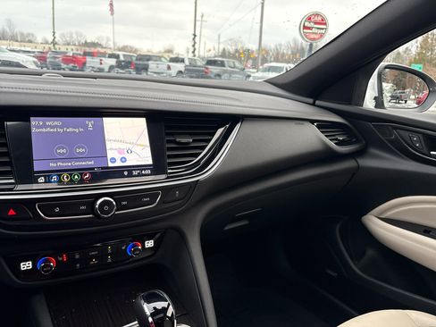 Used 2019 Buick Regal Avenir w/ Driver Confidence Package II image 19