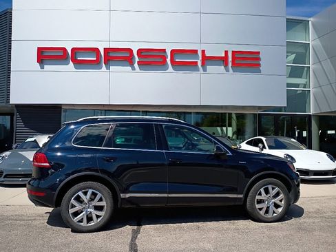 Used 2014 Volkswagen Touareg Sport AWD/4WD image 1