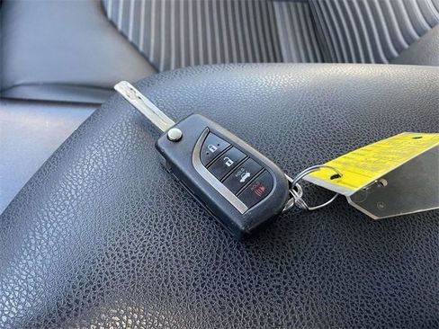 Used 2022 Toyota Camry SE image 31