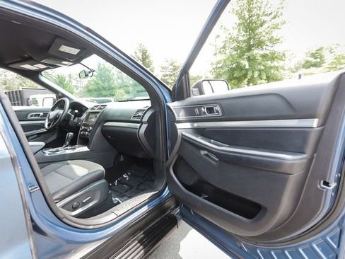 Used 2019 Ford Explorer XLT w/ Equipment Group 201A FWD image 29
