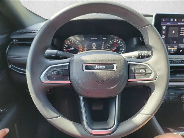Used 2022 Jeep Compass Latitude AWD/4WD image 16