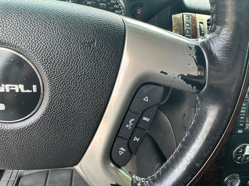 Used 2009 GMC Yukon Denali AWD/4WD image 16