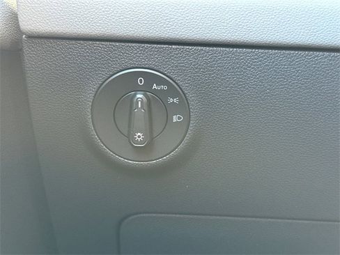 Certified 2023 Volkswagen Taos SE w/ Panoramic Sunroof Package image 31