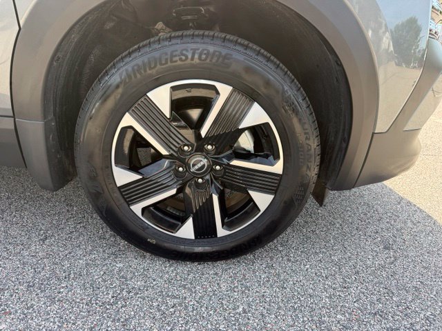 Certified 2026 Nissan Kicks SV w/ SV Premium Package AWD/4WD image 13