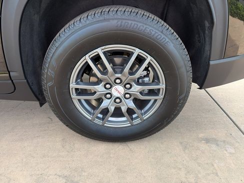 Used 2025 GMC Acadia Elevation image 6