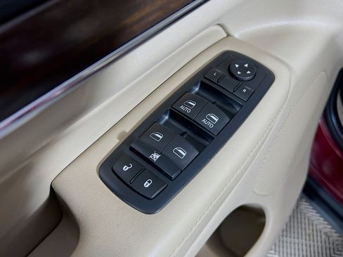 Used 2016 Jeep Grand Cherokee Limited AWD/4WD image 19