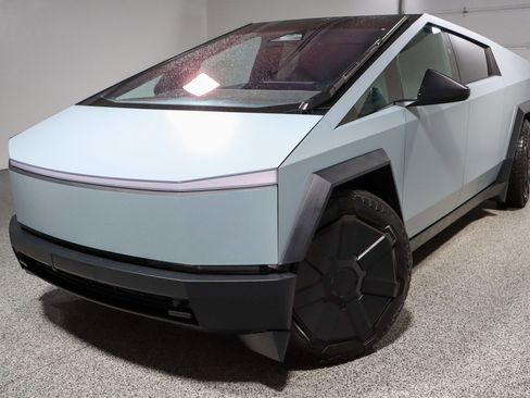 Used 2024 Tesla Cybertruck Cyberbeast AWD/4WD image 27