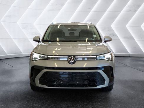 Used 2025 Volkswagen Taos SEL AWD/4WD image 2