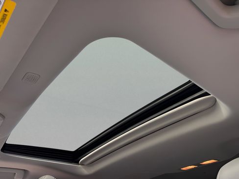 Used 2020 Toyota Highlander XLE image 10