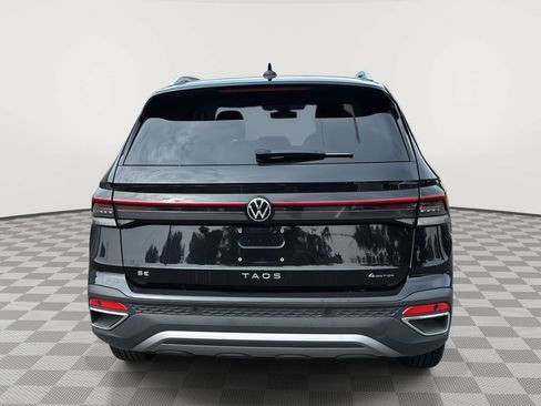 Used 2025 Volkswagen Taos SE AWD/4WD image 6
