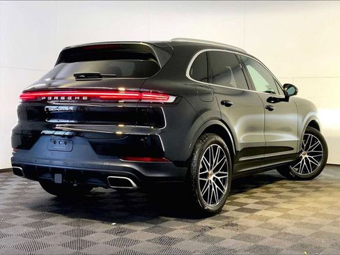 Certified 2025 Porsche Cayenne image 7