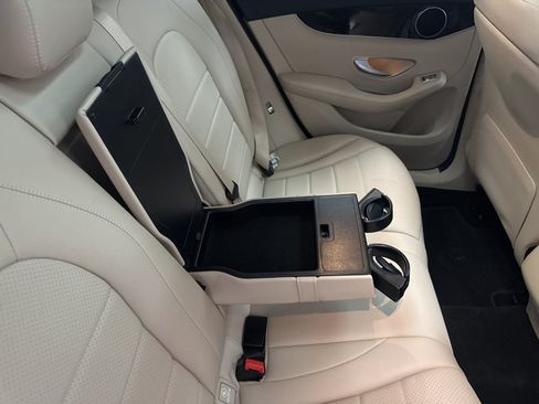 Used 2018 Mercedes-Benz GLC 300 4MATIC image 17