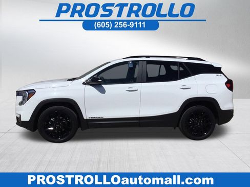 Used 2024 GMC Terrain SLE w/ Driver Convenience Package image 1