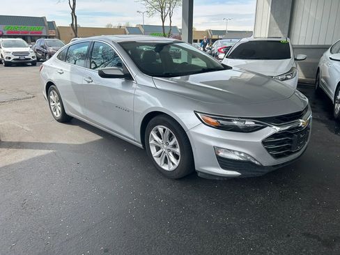 Used 2019 Chevrolet Malibu Hybrid w/ Leather Package image 2