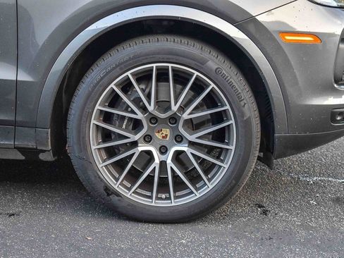 Used 2022 Porsche Cayenne Coupe image 10