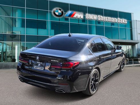 Used 2023 BMW 530e w/ M Sport Package image 4