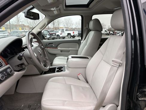 Used 2014 GMC Yukon XL SLT w/ SLT Chrome Package image 16