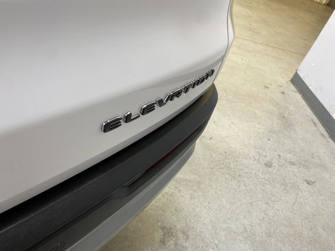 Used 2025 GMC Acadia Elevation image 19