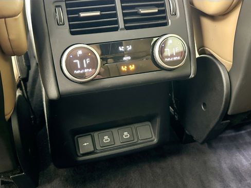 Used 2024 Land Rover Discovery Dynamic SE AWD/4WD image 36