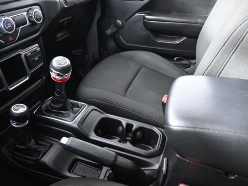 Used 2020 Jeep Wrangler Sport image 32
