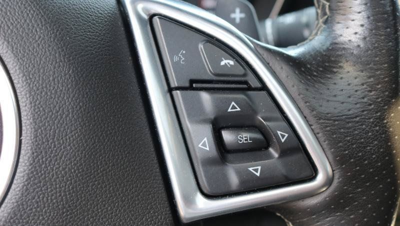 Used 2019 Chevrolet Camaro SS RWD image 9