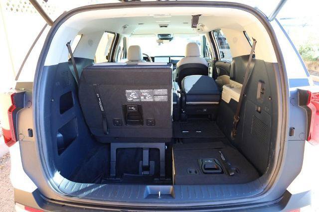 Used 2025 Kia Carnival EX FWD image 8