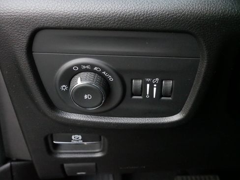 Used 2024 Jeep Grand Cherokee L Limited w/ Luxury Tech Group II image 26