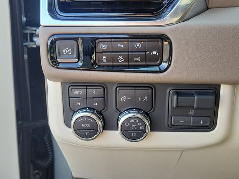 Used 2025 GMC Yukon XL Denali w/ Sun & Power Step Package AWD/4WD image 21
