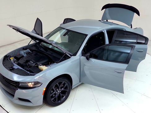 Used 2020 Dodge Charger SXT w/ Blacktop Package RWD image 18
