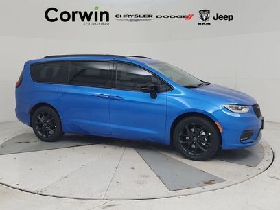 New 2026 Chrysler Pacifica Select