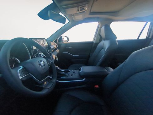 New 2026 Toyota Highlander XLE AWD/4WD image 9