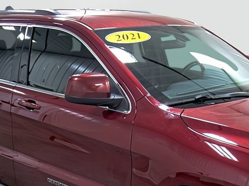 Used 2021 Jeep Grand Cherokee Laredo X image 15