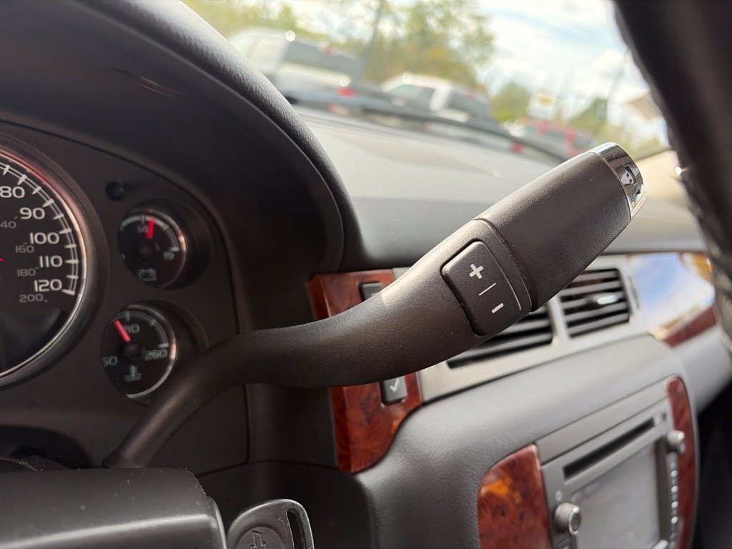 Used 2013 Chevrolet Avalanche LTZ AWD/4WD image 36