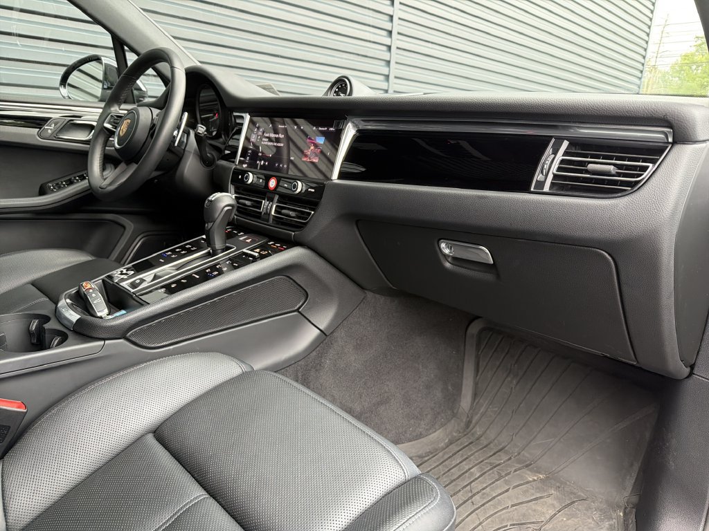 Certified 2026 Porsche Macan AWD/4WD image 13