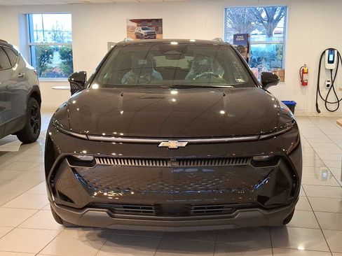 New 2026 Chevrolet Equinox EV LT image 2