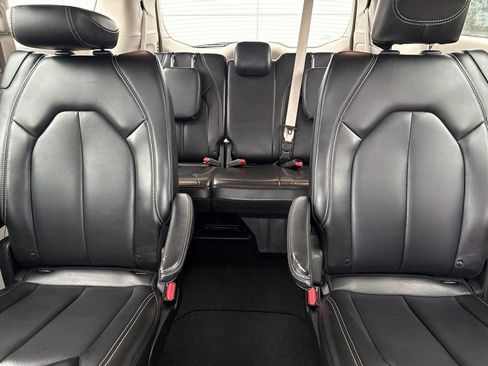 Used 2023 Chrysler Pacifica Touring-L FWD image 31