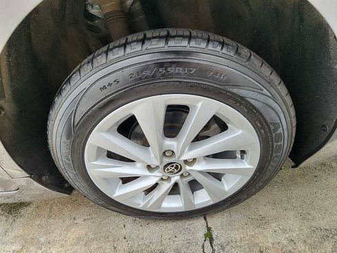 Used 2022 Toyota Camry LE image 10