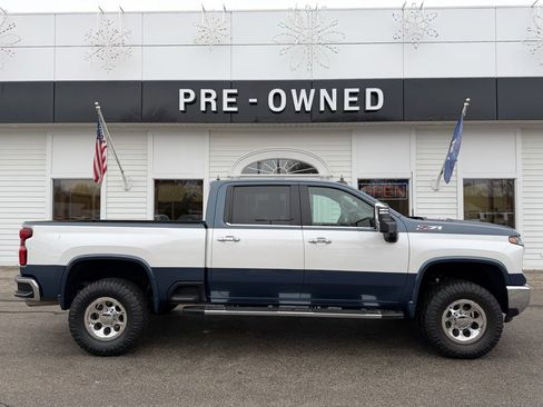 Used 2024 Chevrolet Silverado 2500 LTZ w/ LTZ Convenience Package image 4