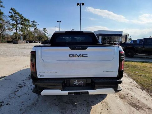 New 2025 GMC Sierra EV Denali image 7