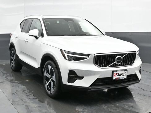 New 2025 Volvo XC40 B5 Core w/ Protection Package Premier image 4
