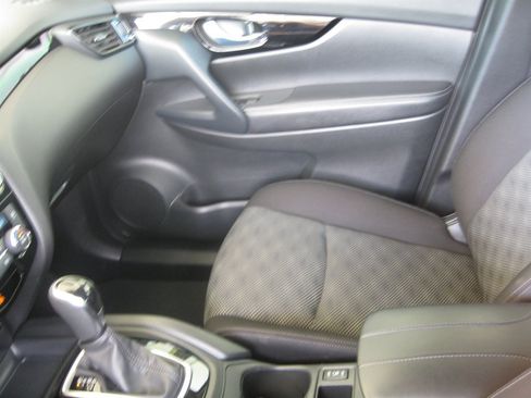 Used 2021 Nissan Rogue Sport SV FWD image 21
