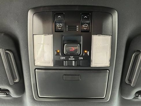 Used 2023 Lexus GX 460 Premium w/ Accessory Package AWD/4WD image 18
