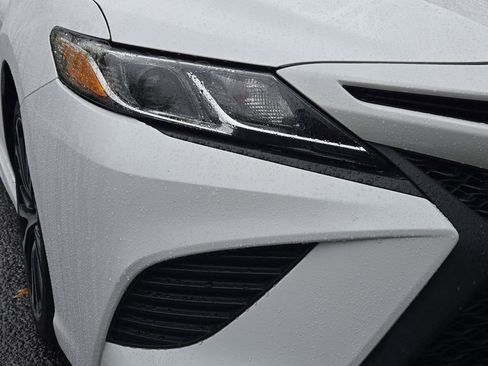 Used 2019 Toyota Camry SE image 3