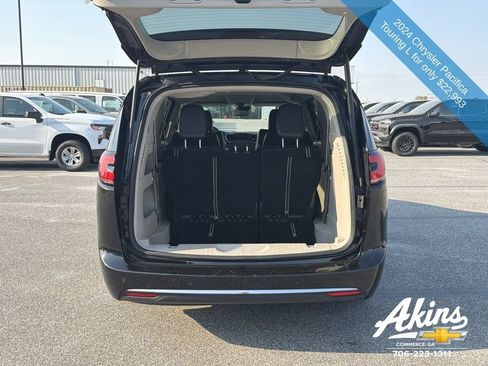 Used 2024 Chrysler Pacifica Touring-L FWD image 8