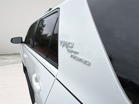 Used 2018 Toyota 4Runner TRD Off-Road Premium image 38