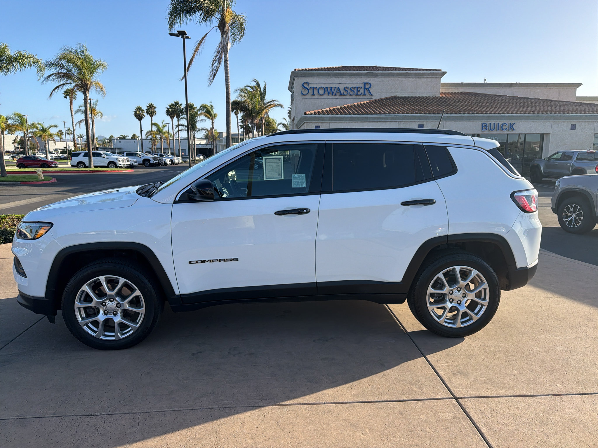Used 2023 Jeep Compass Latitude AWD/4WD image 8
