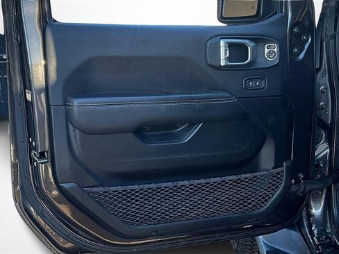 Used 2020 Jeep Gladiator Overland w/ LED Lighting Group image 18